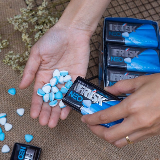 Phân phối Frisk Neo Peppermint kẹo ngậm BJ bạc hà kẹo phòng the Nhật Bản kẹo tình yêu hộp 50 viên giá rẻ